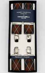 Albert Thurston for Cruciani &amp; Bella

Made in England
Clip on
Adjustable Sizing
35 mm elastic braces
Brown, Ochre and Sky Blue

X-Shaped
Nickel Fittings
Size: L
#4800