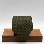 Holliday &amp; Brown Vintage
Woven Jacquard
100% Silk&nbsp;
Tipped&nbsp;
Brown Tie
Green Motf
Handmade in England
9 cm x 146 cm
#6603