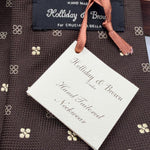 Holliday &amp; Brown Vintage
100% Woven Jacquard Silk&nbsp;
Tipped&nbsp;
Brown Tie
Gold Motf
Handmade in England
9 cm x 146 cm
#6604