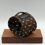 Holliday &amp; Brown Vintage
100% Woven Jacquard Silk&nbsp;
Tipped&nbsp;
Brown Tie
Gold Motf
Handmade in England
9 cm x 146 cm
#6604