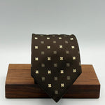 Holliday &amp; Brown Vintage
100% Woven Jacquard Silk&nbsp;
Tipped&nbsp;
Brown Tie
Gold Motf
Handmade in England
9 cm x 146 cm
#6604
