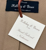 Holliday &amp; Brown Vintage
Woven Jacquard
100% Silk
Tipped&nbsp;
Gold Plain Tie
Handmade in England
9 cm x 146 cm
#6582