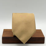 Holliday &amp; Brown Vintage
Woven Jacquard
100% Silk
Tipped&nbsp;
Gold Plain Tie
Handmade in England
9 cm x 146 cm
#6582