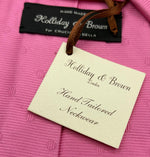 Holliday &amp; Brown Vintage
100% Silk
Tipped
Pink Plain Tie
Handmade in England
9 cm x 146 cm
#6589