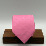 Holliday &amp; Brown Vintage
100% Silk
Tipped
Pink Plain Tie
Handmade in England
9 cm x 146 cm
#6589