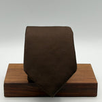 Holliday &amp; Brown Vintage
100% Silk
Tipped
Brown Plain Tie with a circular pattern
Handmade in England
9 cm x 146 cm
#6588