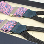 Cruciani &amp; Bella Suspender
Handmade in Italy&nbsp;
Adjustable Sizing
Madder Silk
35 mm Wide
Pink and Light Blue Motif&nbsp;
Braid Ends
Y-Shaped
Nickel Fittings
Size Multifit Adjustable&nbsp;Length: 125cm (= 49 inch) Maximum

#10191