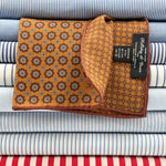 Holliday &amp; Brown
Hand-rolled&nbsp;&nbsp;
Holliday &amp; Brown for Cruciani &amp; Bella
100% Silk
Mustard, Light Brown, Red and White
Double Faces
Motif&nbsp; Pocket Square
Handmade in Italy

32 cm X 32 cm
#10335