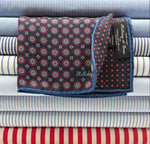 Holliday &amp; Brown
Hand-rolled&nbsp;&nbsp;
Holliday &amp; Brown for Cruciani &amp; Bella
100% Silk
Dark Blue,Red, Light Blue and White
Double Faces
Motif&nbsp; Pocket Square
Handmade in Italy

32 cm X 32 cm
#10338