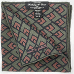 Holliday &amp; Brown
Hand-rolled&nbsp;&nbsp;
Holliday &amp; Brown for Cruciani &amp; Bella
100% Silk
Green, Light Brown and Black
Single Face
Motif&nbsp; Pocket Square
Handmade in Italy

32 cm X 32 cm
#10348