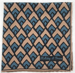 Holliday &amp; Brown
Hand-rolled&nbsp;&nbsp;
Holliday &amp; Brown for Cruciani &amp; Bella
100% Silk
Sand, Light Blue and Black&nbsp;
Single Face
Motif&nbsp; Pocket Square
Handmade in Italy

32 cm X 32 cm
#10347