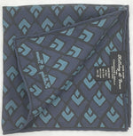 Holliday &amp; Brown
Hand-rolled&nbsp;&nbsp;
Holliday &amp; Brown for Cruciani &amp; Bella
100% Silk
Blue, Light Blue and Black&nbsp;
Single Face
Motif&nbsp; Pocket Square
Handmade in Italy

32 cm X 32 cm
#10350
