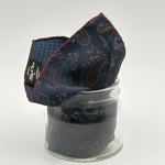 Holliday &amp; Brown
Hand-rolled&nbsp;&nbsp;
Holliday &amp; Brown for Cruciani &amp; Bella
100% Silk
Dark Blue, Light Blue and Red Wine
Double Faces
Paisley Motif&nbsp; Pocket Square
Handmade in Italy

32 cm X 32 cm
#10353
