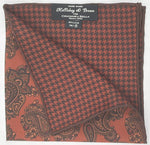 Holliday &amp; Brown
Hand-rolled&nbsp;&nbsp;
Holliday &amp; Brown for Cruciani &amp; Bella
100% Silk
Rust, Light Brown, Beige and Green
Double Faces
Paisley Motif Pocket Square
Handmade in Italy

32 cm X 32 cm
#10352