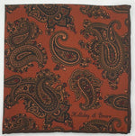 Holliday &amp; Brown
Hand-rolled&nbsp;&nbsp;
Holliday &amp; Brown for Cruciani &amp; Bella
100% Silk
Rust, Light Brown, Beige and Green
Double Faces
Paisley Motif Pocket Square
Handmade in Italy

32 cm X 32 cm
#10352