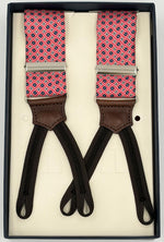 Cruciani &amp; Bella Suspender
Handmade in Italy&nbsp;
Adjustable Sizing
Madder Silk
35 mm Wide
Pink. Light Blue and White Motif&nbsp;
Braid Ends
Y-Shaped
Nickel Fittings
Size Multifit Adjustable&nbsp;Length: 125cm (= 49 inch) Maximum

#9541