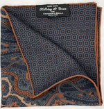 Holliday &amp; Brown
Hand-rolled&nbsp;&nbsp;
Holliday &amp; Brown for Cruciani &amp; Bella
100% Silk
Light Bleu, Beige, Rust
Double Faces
Motif&nbsp; Pocket Square
Handmade in Italy

32 cm X 32 cm
#10447