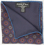 Holliday &amp; Brown
Hand-rolled&nbsp;&nbsp;
Holliday &amp; Brown for Cruciani &amp; Bella
100% Silk
Blue, Red, Light Blue and Brown
Double Faces
Motif&nbsp; Pocket Square
Handmade in Italy

32 cm X 32 cm
#10439