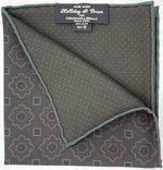 Holliday &amp; Brown
Hand-rolled&nbsp;&nbsp;
Holliday &amp; Brown for Cruciani &amp; Bella
100% Silk
Green, Red Wine and Light Green
Double Faces
Motif&nbsp; Pocket Square
Handmade in Italy

32 cm X 32 cm
#10440