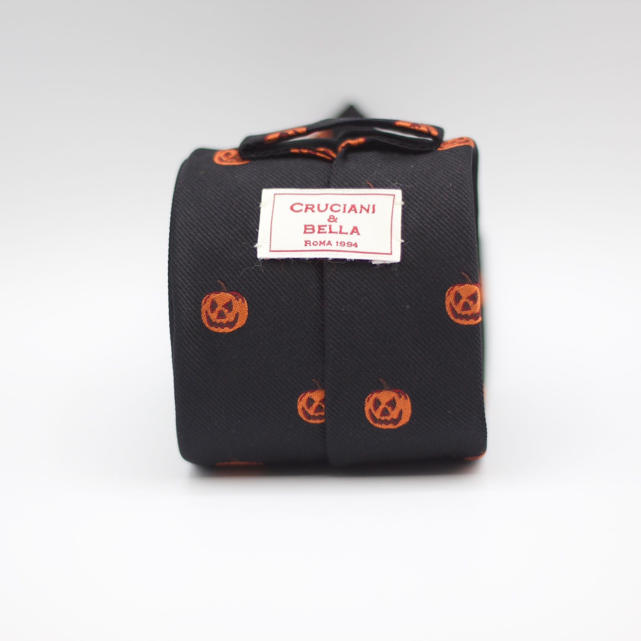 Cruciani & Bella 100% silk Tipped Black Pumpkin motif Tie Made in England 8 cm x 150 cm