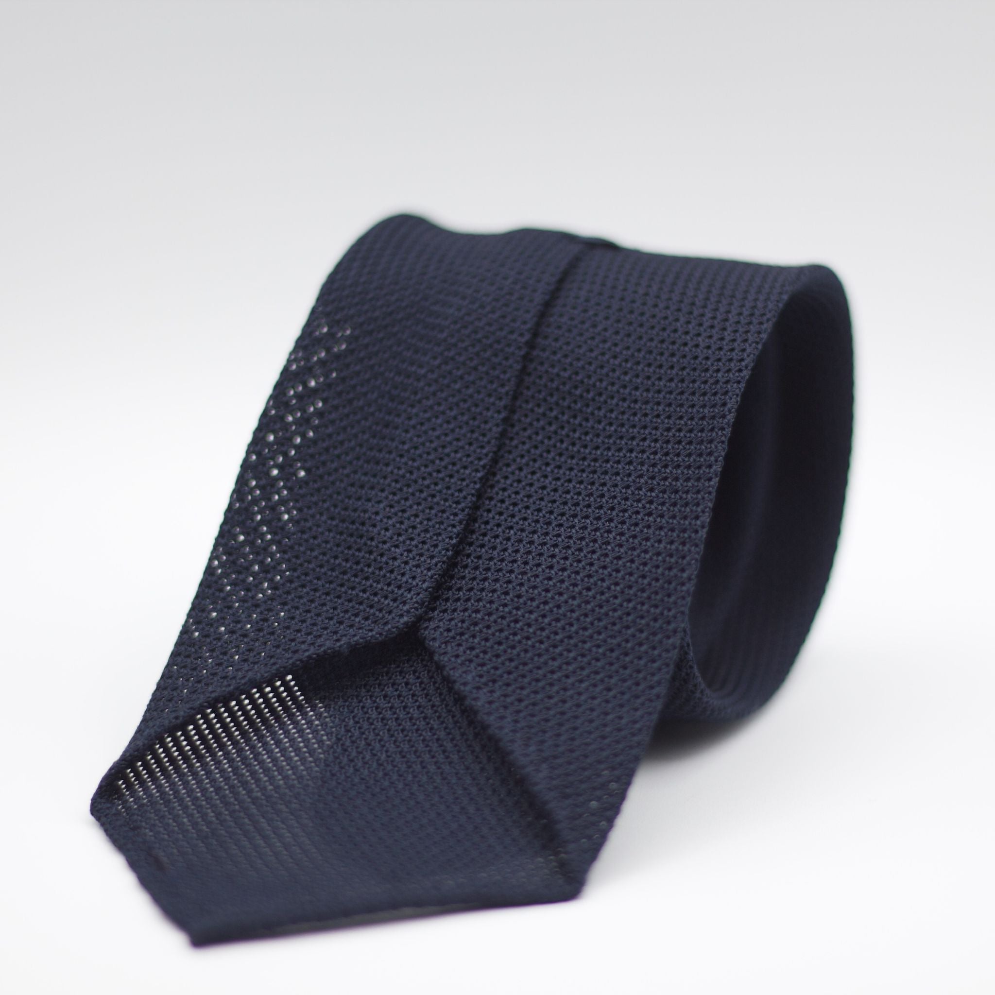 Cruciani & Bella 100% Silk Grenadine garza fina  Unlined Hand rolled blades Midnight blue Handmade in Italy 8 cm x 150 cm