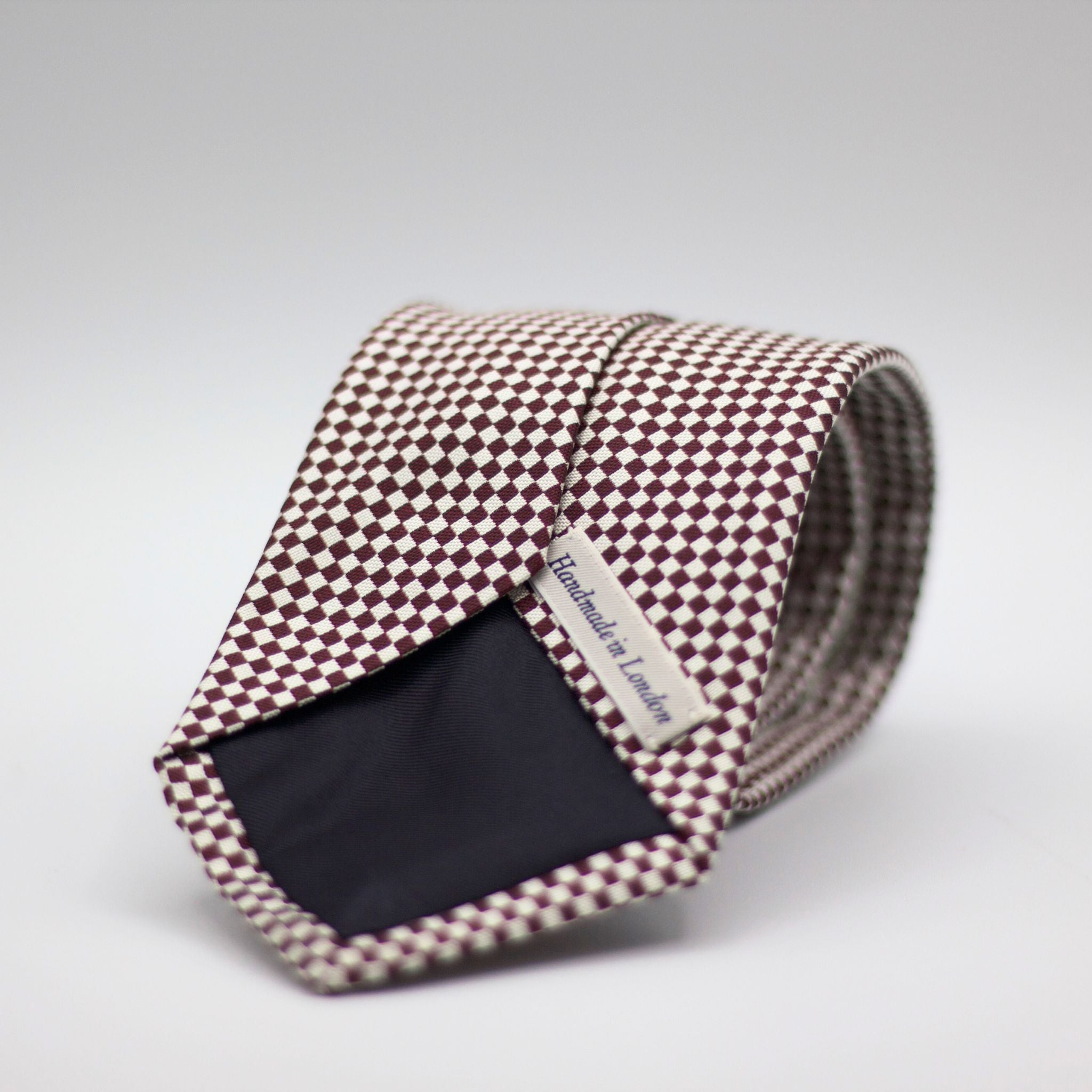 Drake's for Cruciani e Bella 100% Silk Jacquard  Burgundy and white optical tie Handmade in London, England 8 cm x 148 cm