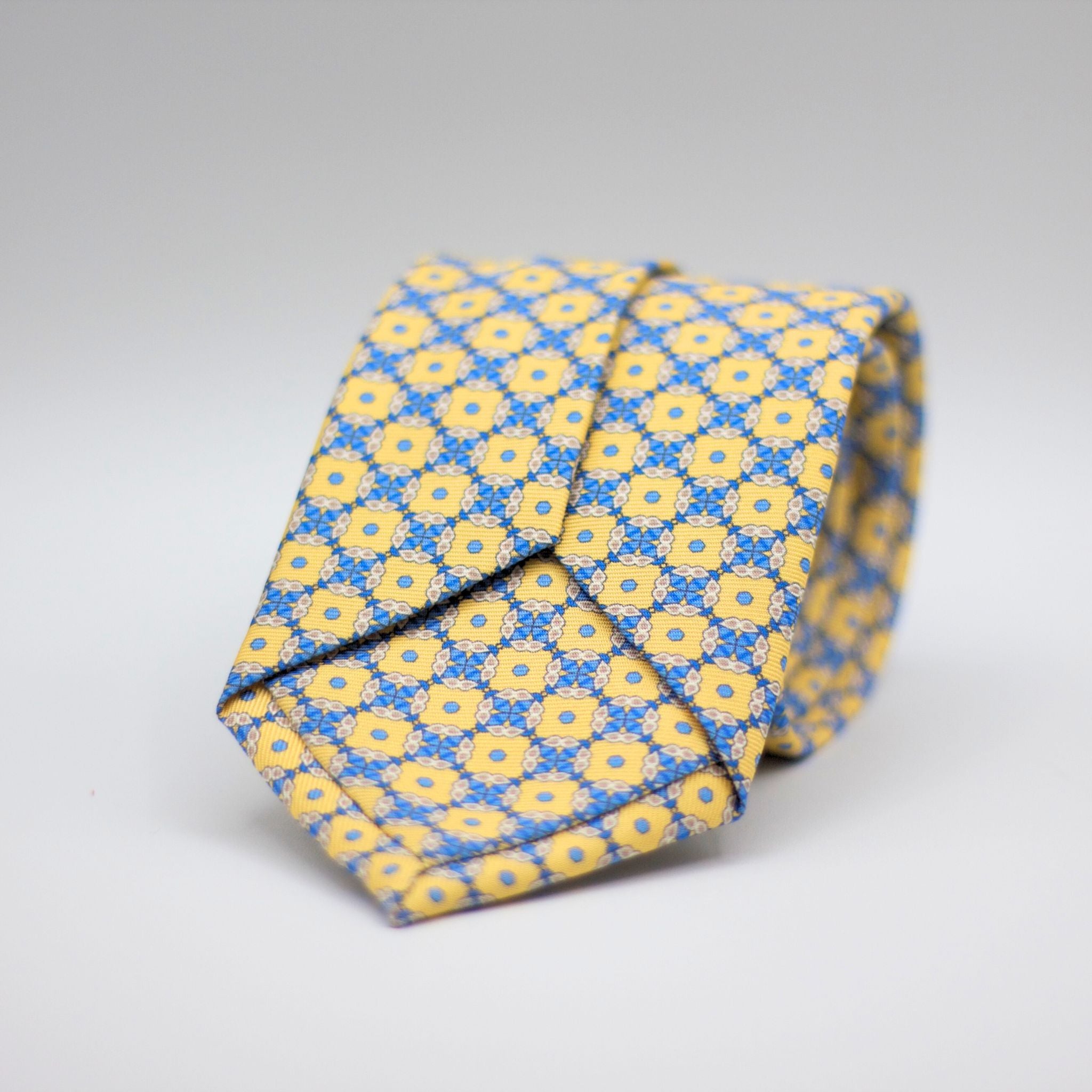Holliday & Brown for Cruciani & Bella 100% printed Silk Self Tipped Yellow, White, Beige and Light Blue motif tie Handmade in Italy 8 cm x 150 cm