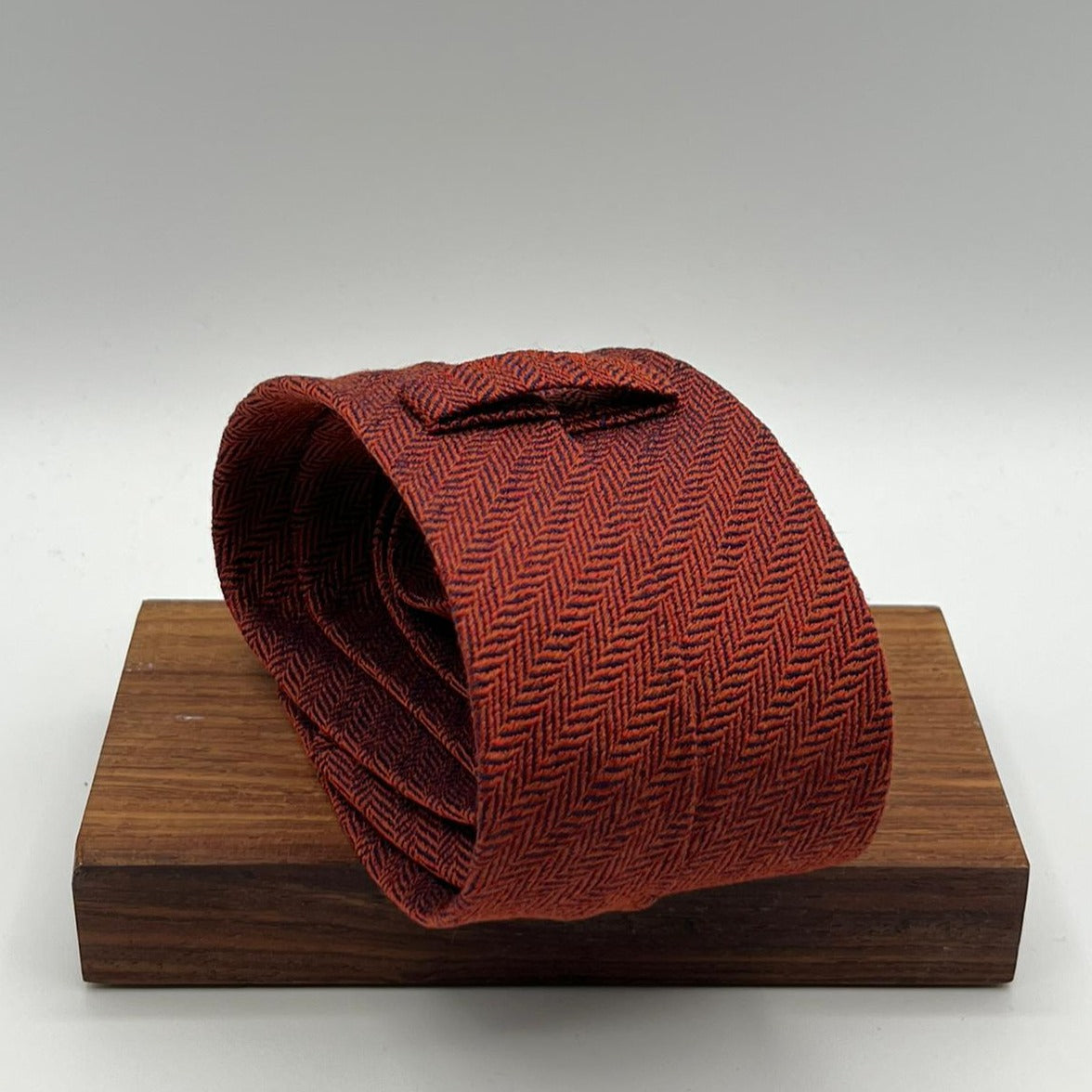 Drake's for Cruciani e Bella 60% Silk 40% Wool Tipped Rust Herringbone Motif Tie Handmade in London, England 8 cm x 150 cm #6824