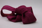 Magenta knitted tie