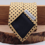 Yellow, burgundy and white daises motif tie