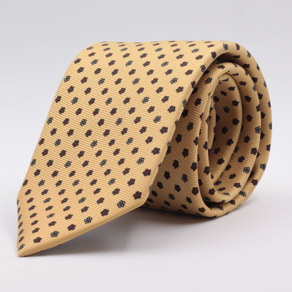 Yellow, burgundy and white daises motif tie