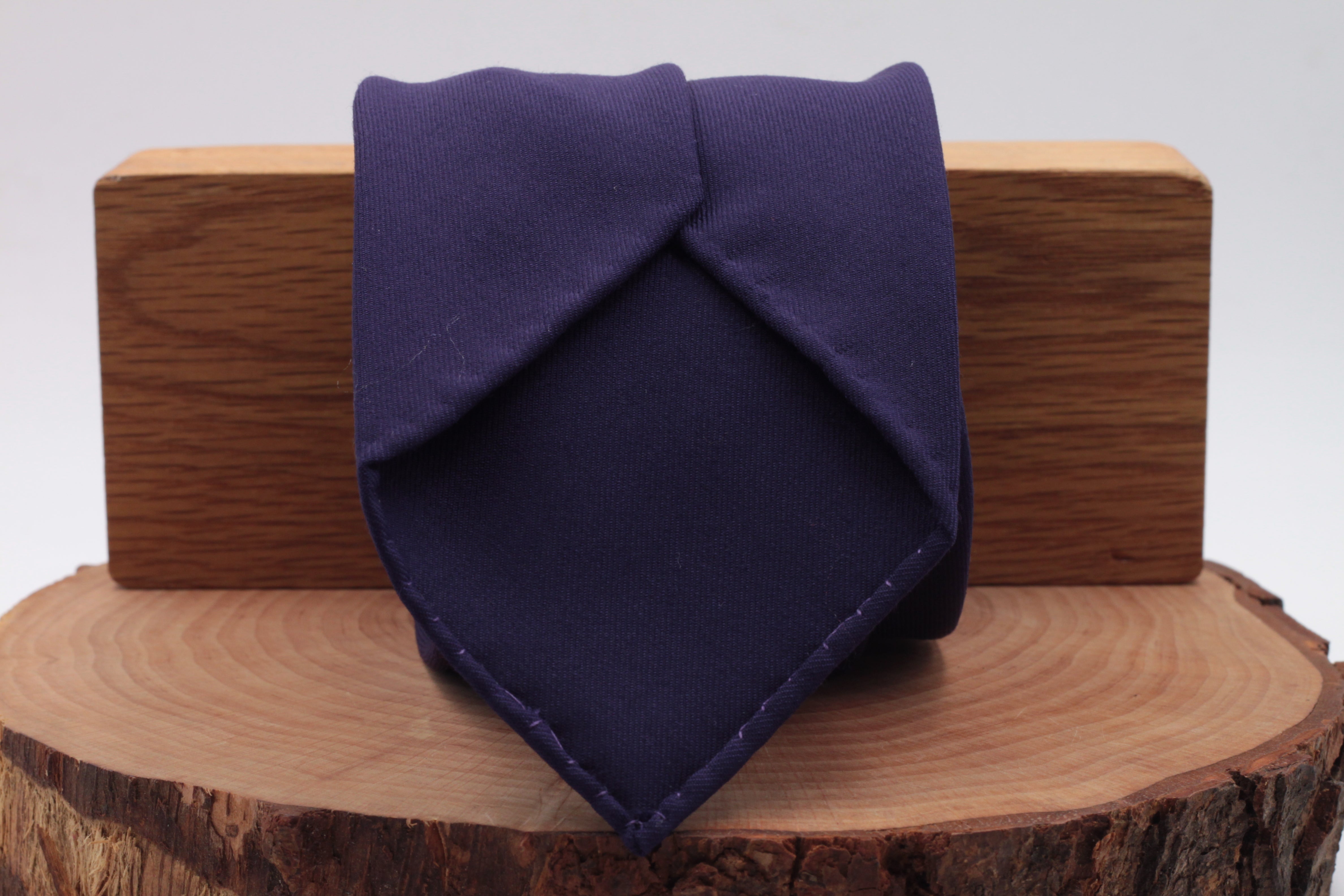 100% Super 140's Worsted Wool Gabardine 9 oz Unlined Hand rolled blades Purple plain  tie Handmade in Rome, Italy 8 cm x 150 cm