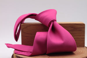 100% Super 140's Worsted Wool Gabardine 9 oz Unlined Hand rolled blades Electric  pink tie Handmade in Rome, Italy 8 cm x 150 cm