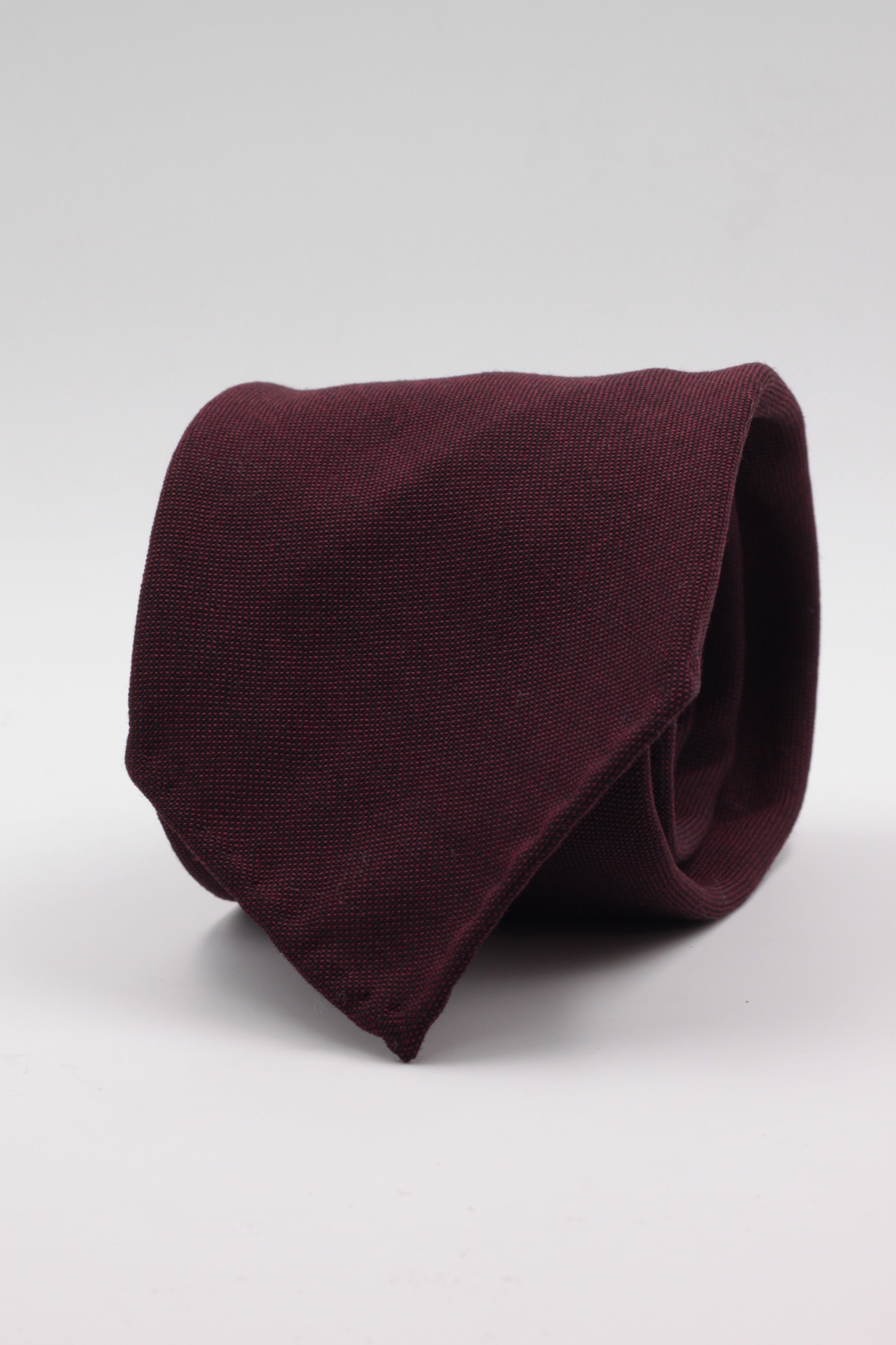 100% Super 140's Worsted Wool Gabardine 9 oz Unlined Hand rolled blades Burgundy plain tie Handmade in Rome, Italy 8 cm x 150 cm