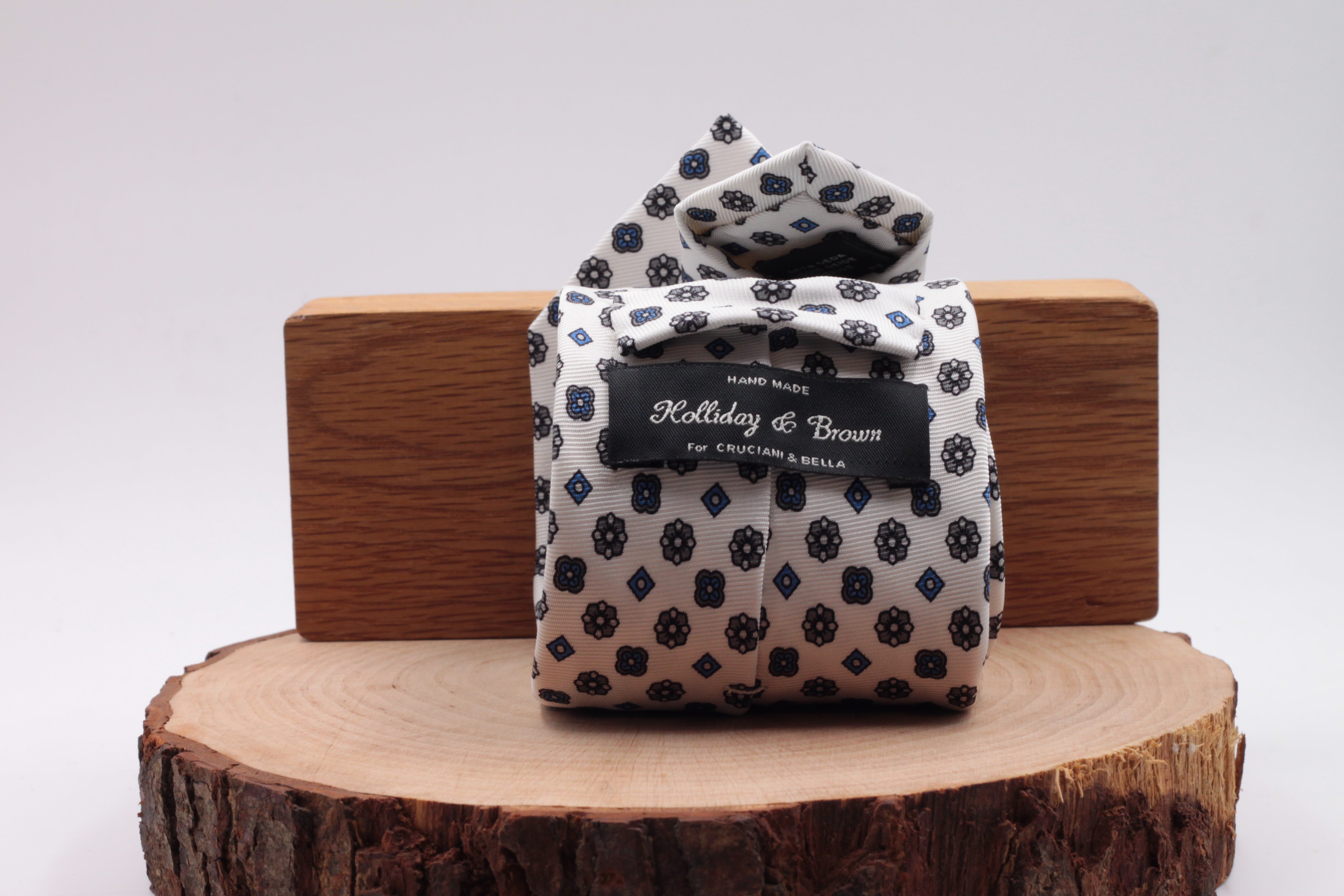 White, royal blue and grey motif tie