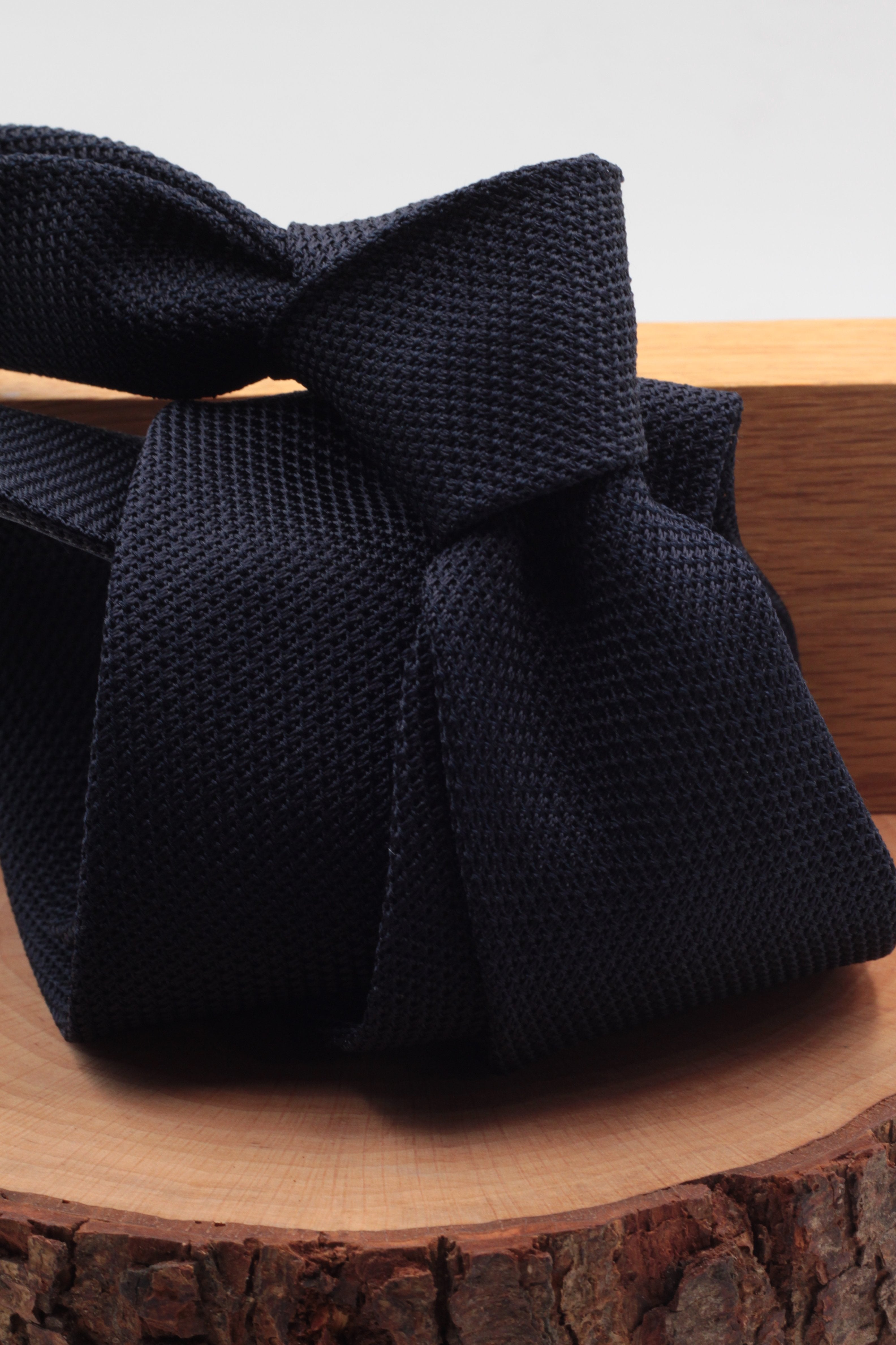 100% Silk Grenadine garza fina  Unlined Hand rolled blades Burgundy plain tie Handmade in Rome, Italy 8 cm x 150 cm
