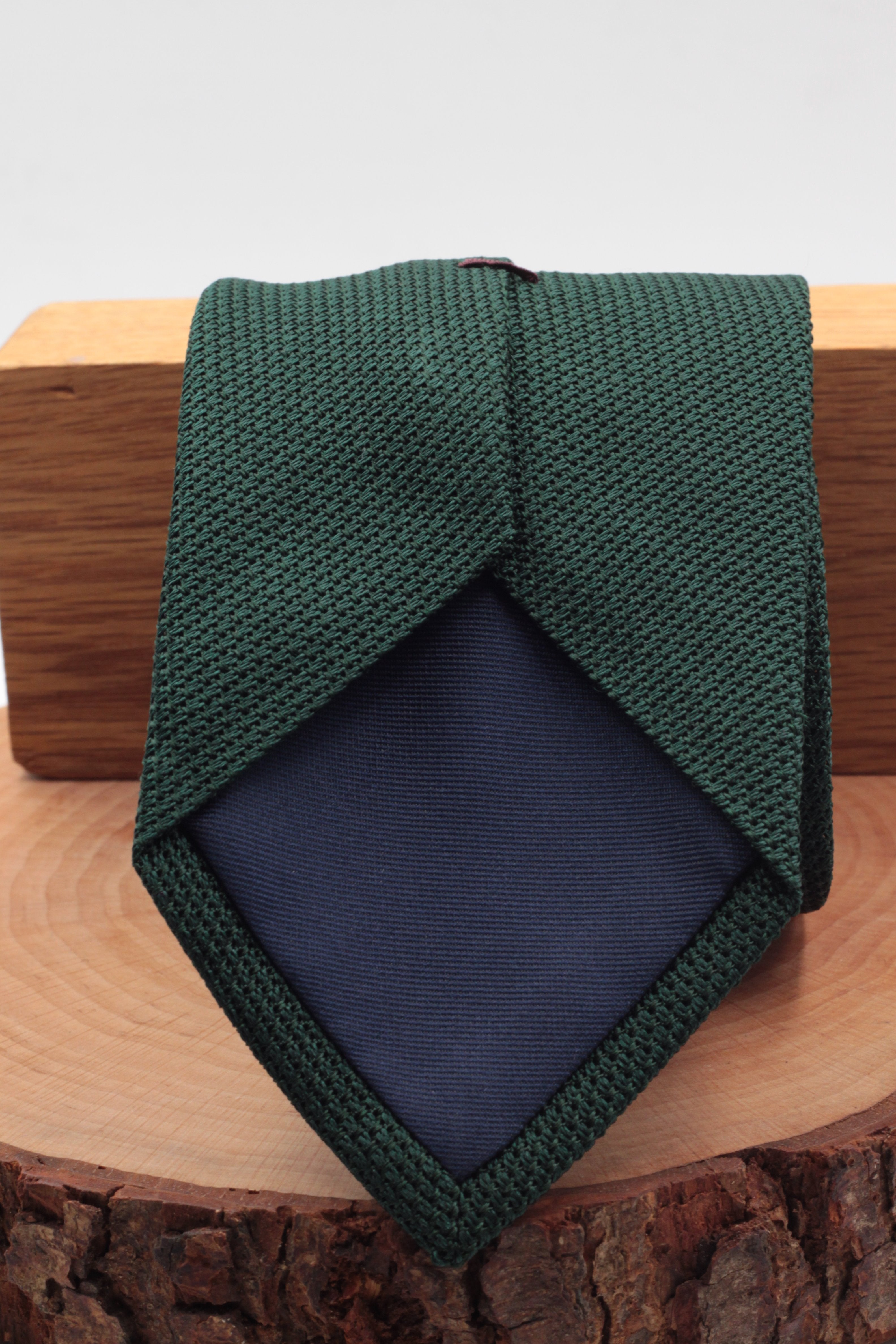 100% Silk Grenadine garza fina  Tipped Hand rolled blades Forrest green plain tie Handmade in Rome, Italy 8 cm x 150 cm