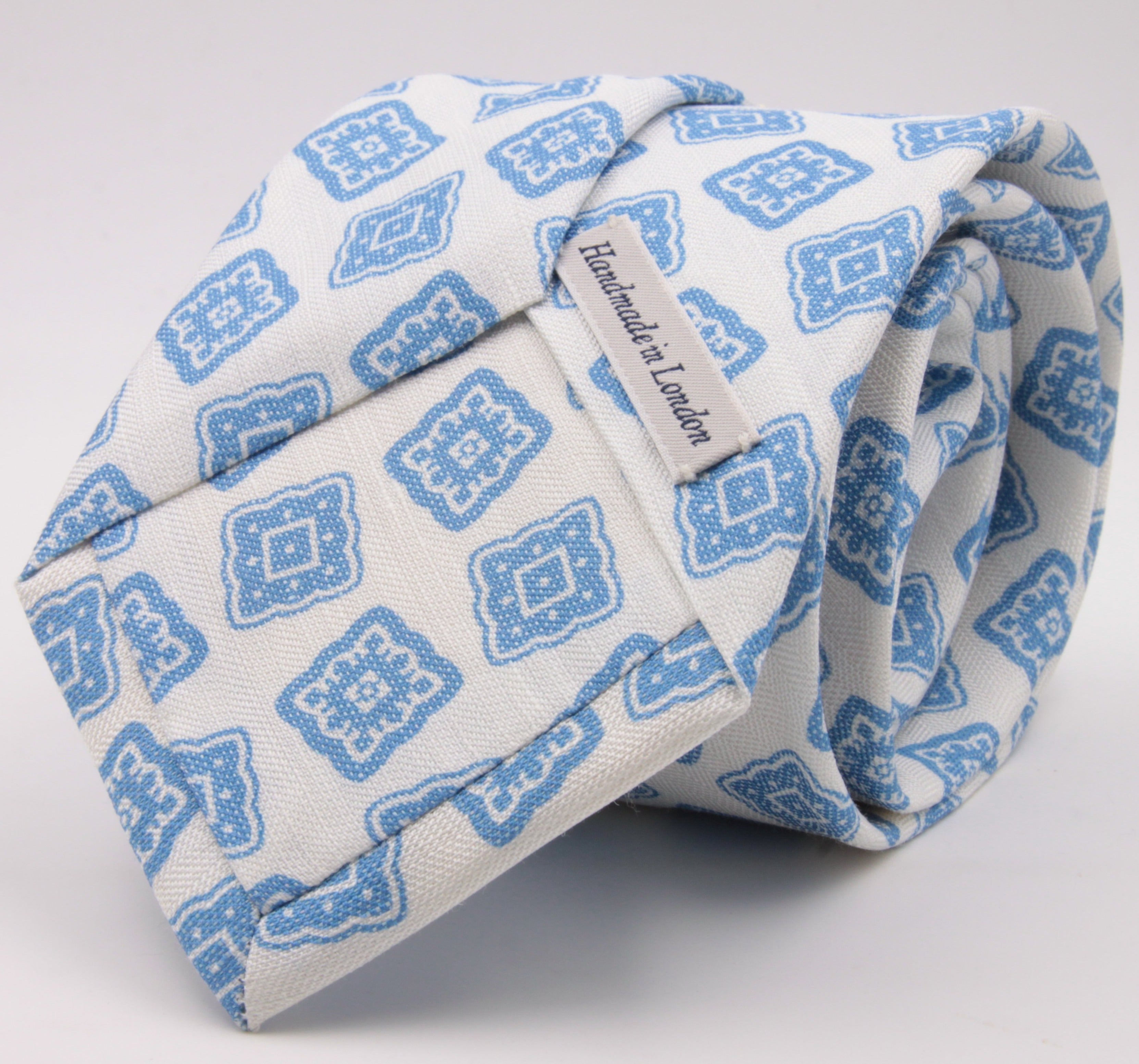 Drake's for Cruciani e Bella Printed 60% Silk 40% Linen Self-Tipped White and Light Blue Medallion Tie Handmade in London, England 8 cm x 149 cm #5426