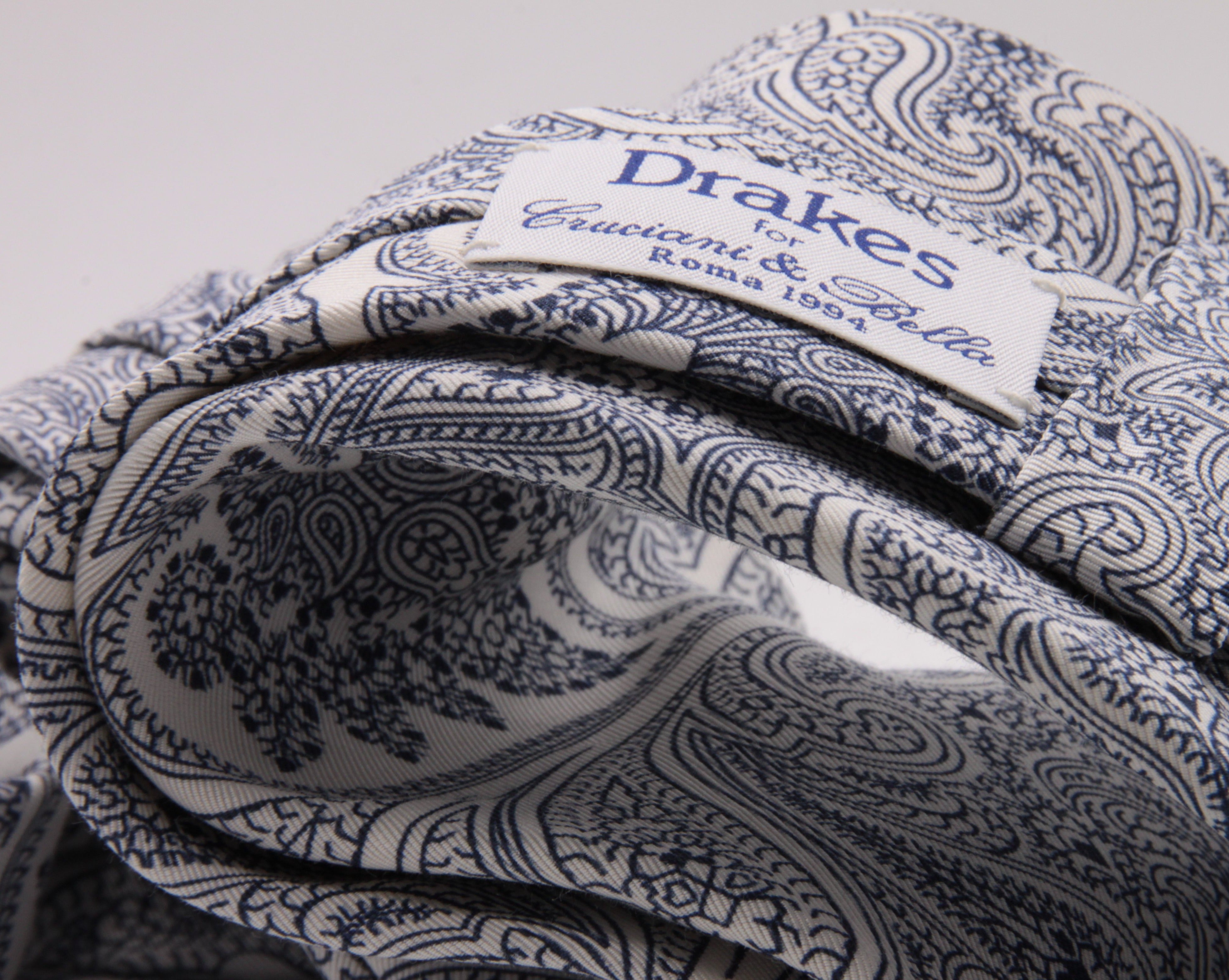 Drake's for Cruciani e Bella Printed 60% Silk 40% Cotton Self-Tipped White and Blue Paysley Motif Tie Handmade in London, England 8 cm x 149 cm #5416