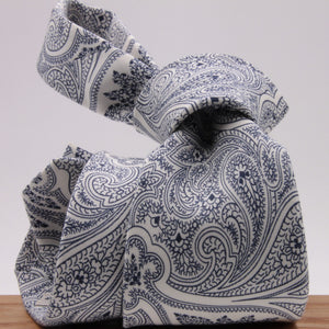 Drake's for Cruciani e Bella Printed 60% Silk 40% Cotton Self-Tipped White and Blue Paysley Motif Tie Handmade in London, England 8 cm x 149 cm #5416
