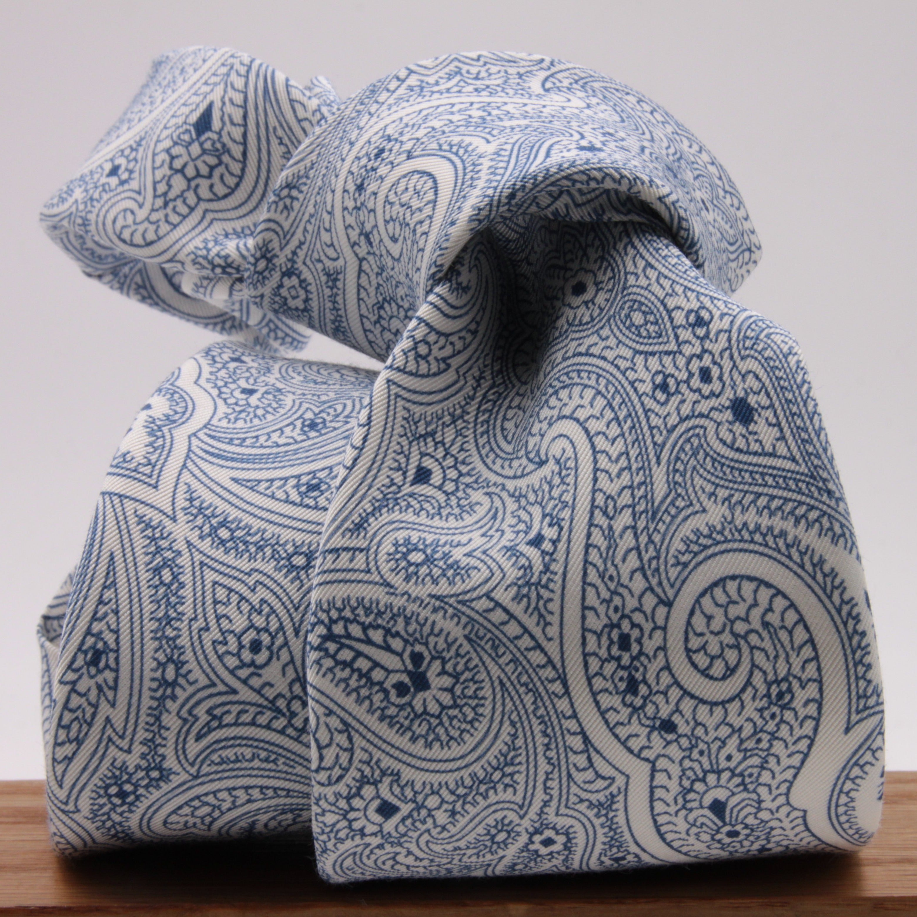 Drake's for Cruciani e Bella Printed 60% Silk 40% Cotton Self-Tipped White and Light Blue Paysley Motif Tie Handmade in London, England 8 cm x 149 cm #5417