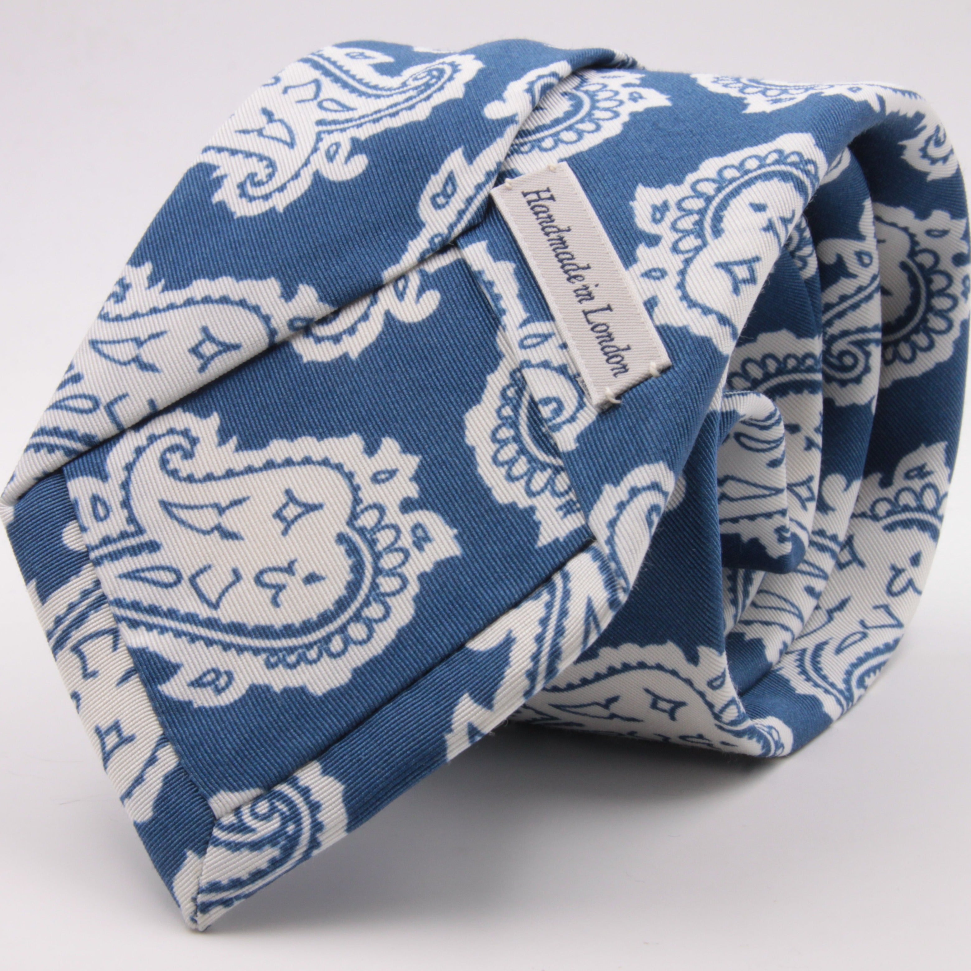 Drake's for Cruciani e Bella Printed 60% Silk 40% Cotton Self-Tipped Blue and White Paysley Motif Tie Handmade in London, England 8 cm x 149 cm #5420