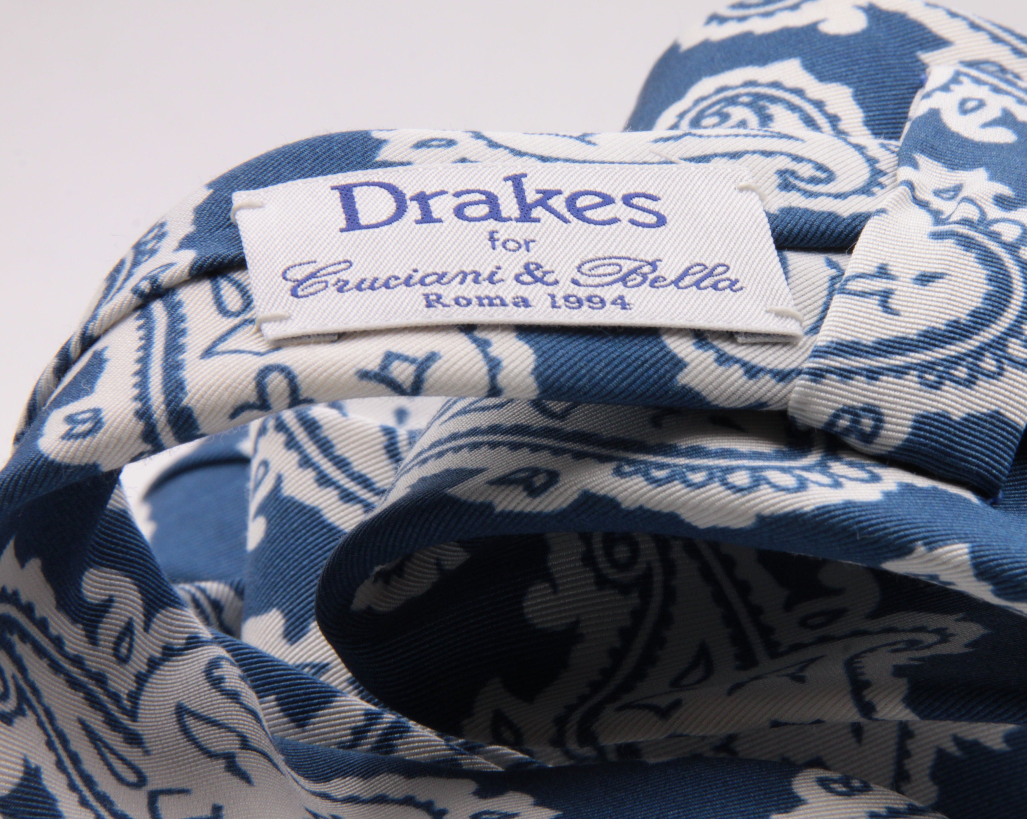 Drake's for Cruciani e Bella Printed 60% Silk 40% Cotton Self-Tipped Blue and White Paysley Motif Tie Handmade in London, England 8 cm x 149 cm #5420