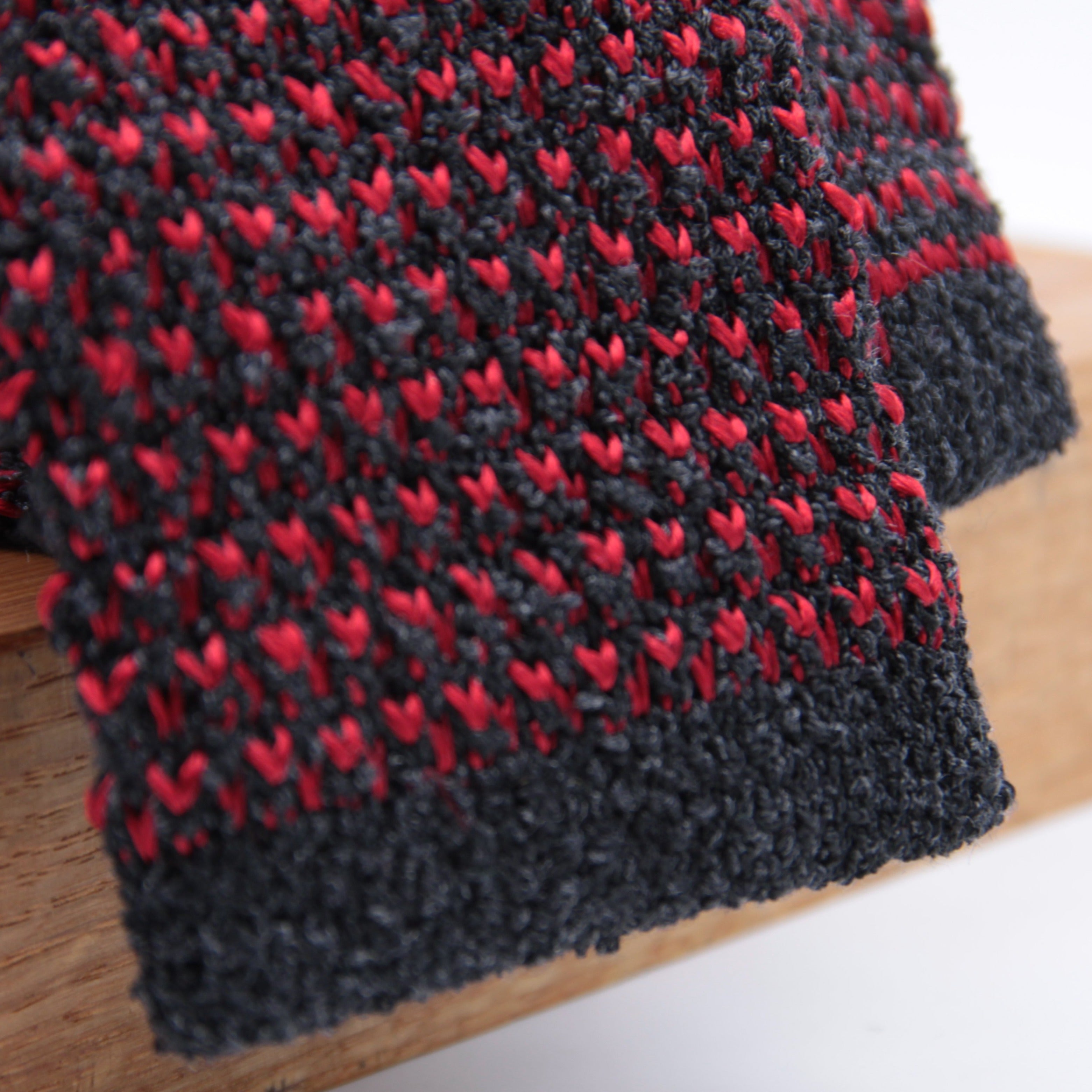 Cruciani & Bella 100% Silk Red and Dark Grey knitted tie Handmade in Italy 6 cm x 147 cm #6092