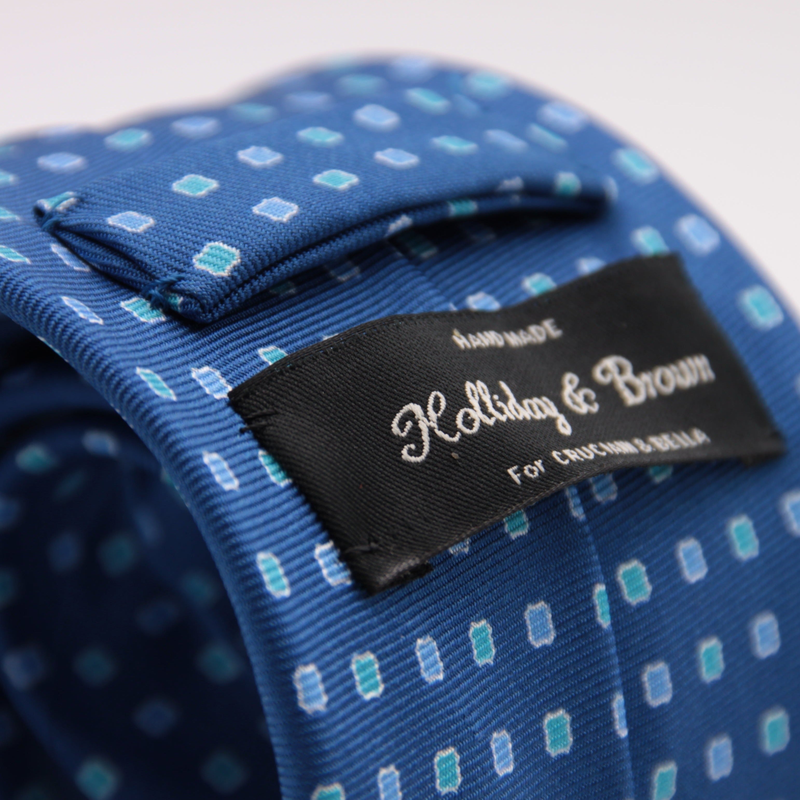 Holliday & Brown for Cruciani & Bella 100% printed Silk Self tipped Blue and Light Green motif tie Handmade in Italy 8 cm x 150 cm #6316