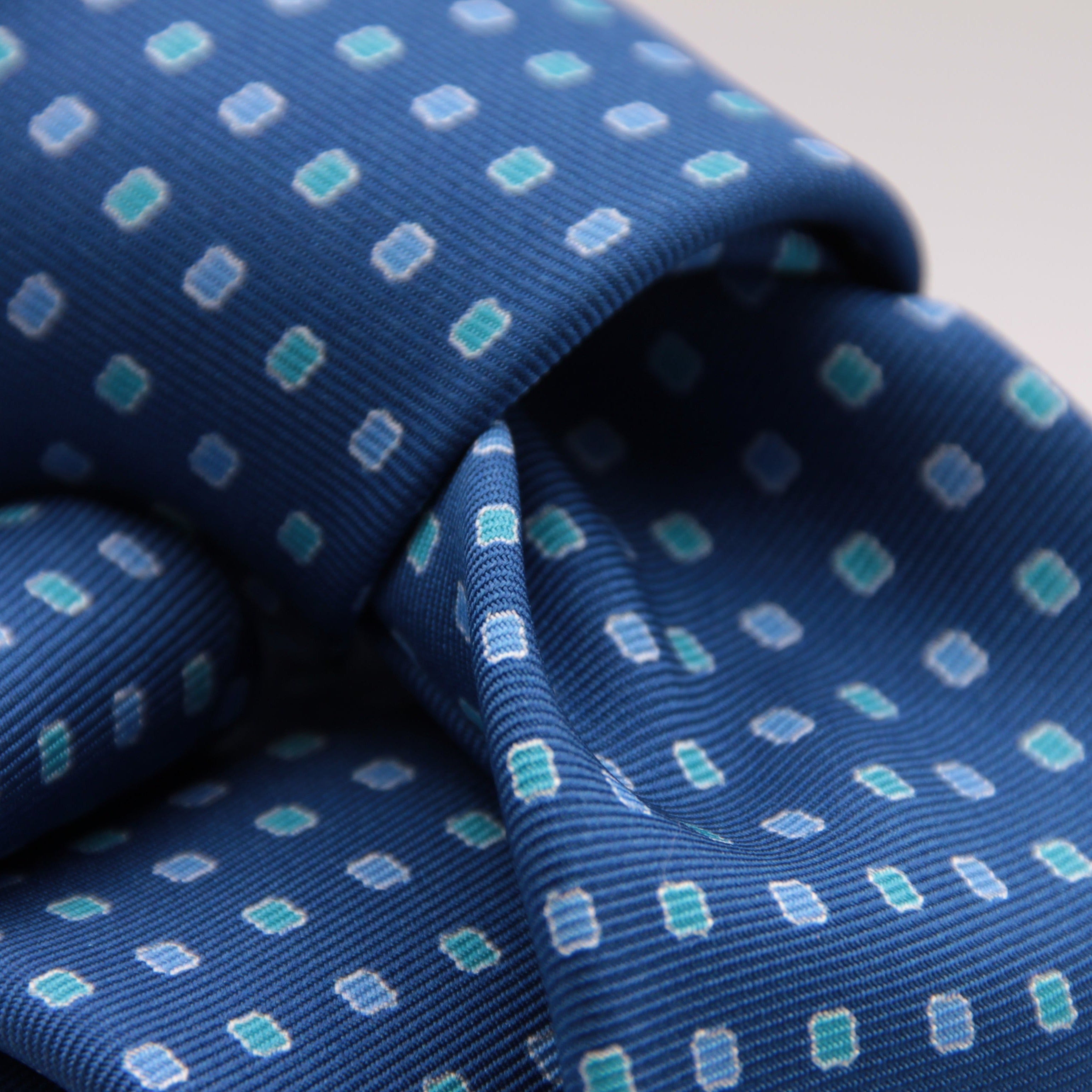 Holliday & Brown for Cruciani & Bella 100% printed Silk Self tipped Blue and Light Green motif tie Handmade in Italy 8 cm x 150 cm #6316