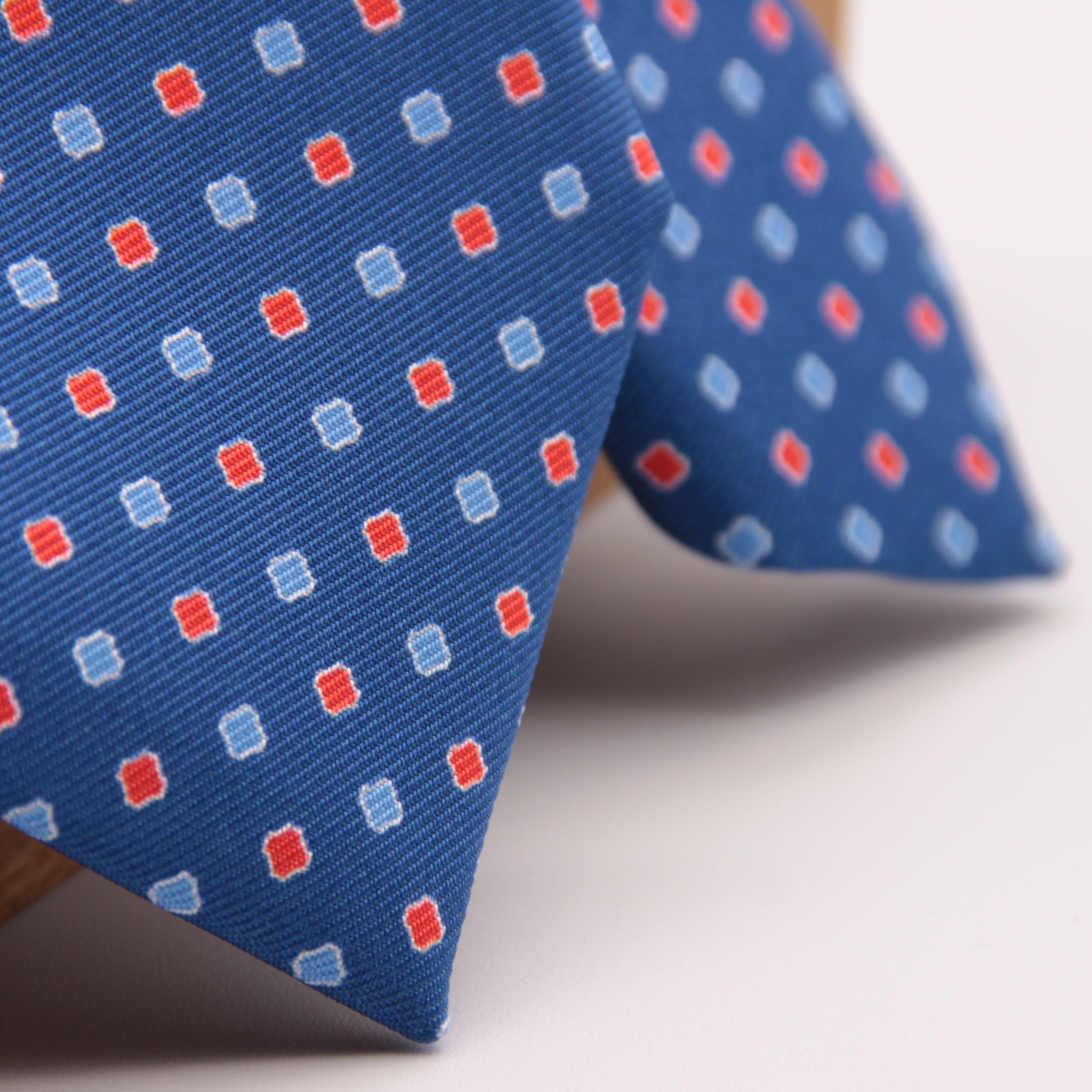 Holliday & Brown for Cruciani & Bella 100% printed Silk Self tipped Light Blue and Red  motif tie Handmade in Italy 8 cm x 150 cm #6317