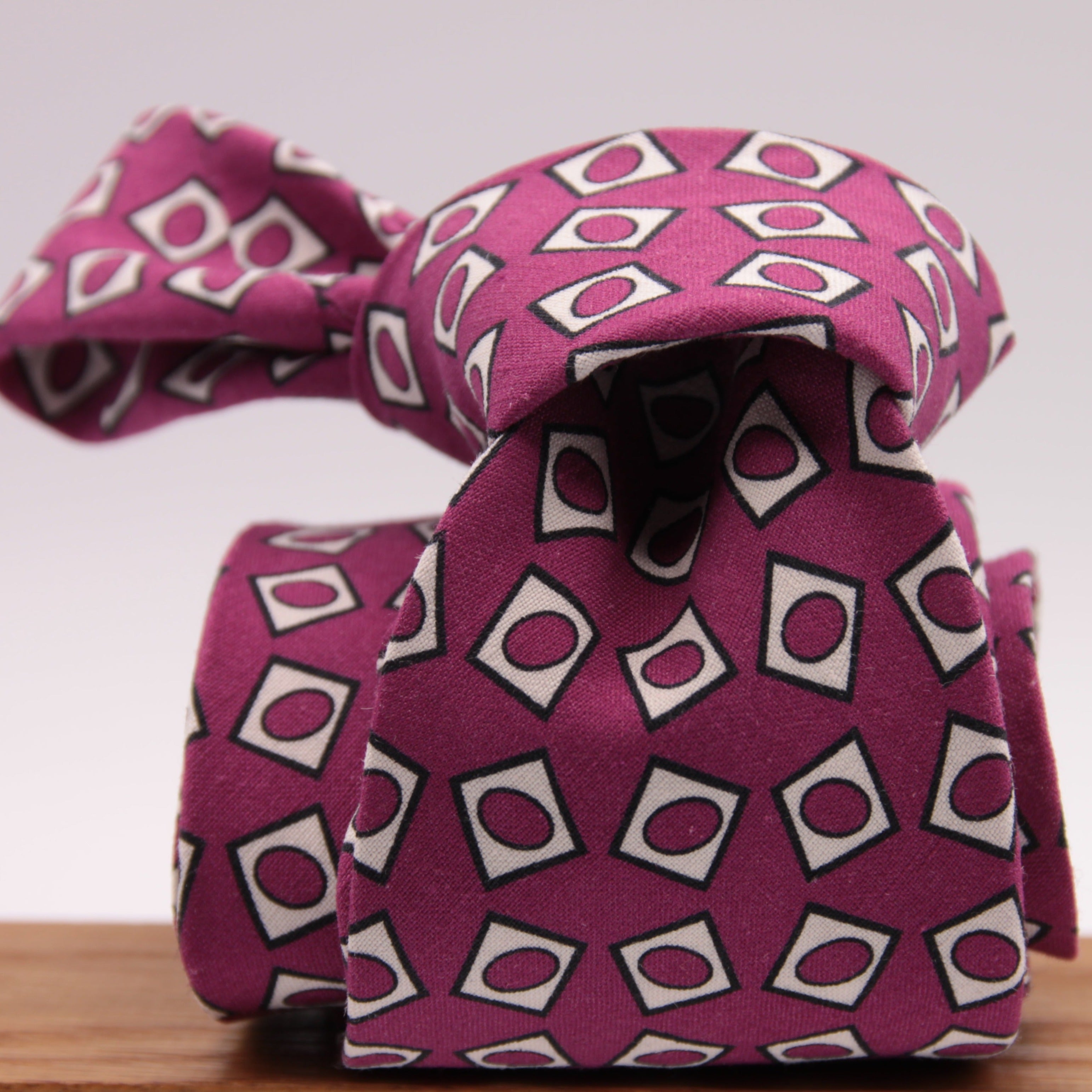 Cruciani & Bella 60% Linen, 40% Silk  Italian fabric Unlined tie Purple and White Handmade in Italy 8 cm x 150 cm #6720