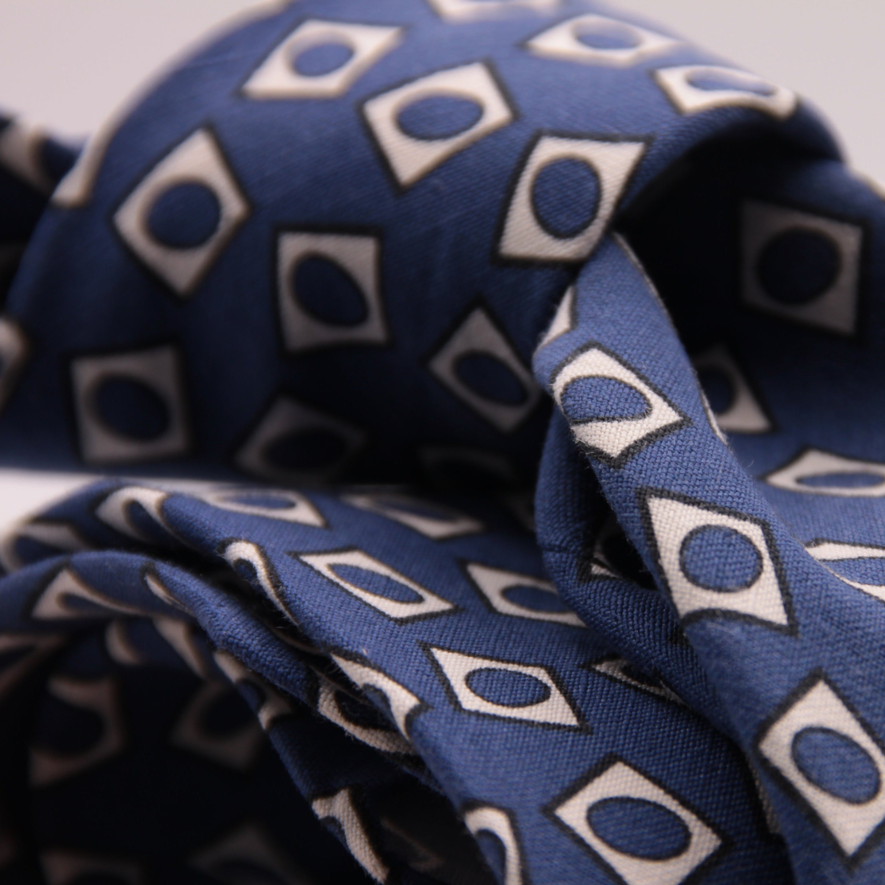 Cruciani & Bella 60% Linen, 40% Silk  Italian fabric Unlined tie Blue and White Handmade in Italy 8 cm x 150 cm #6721