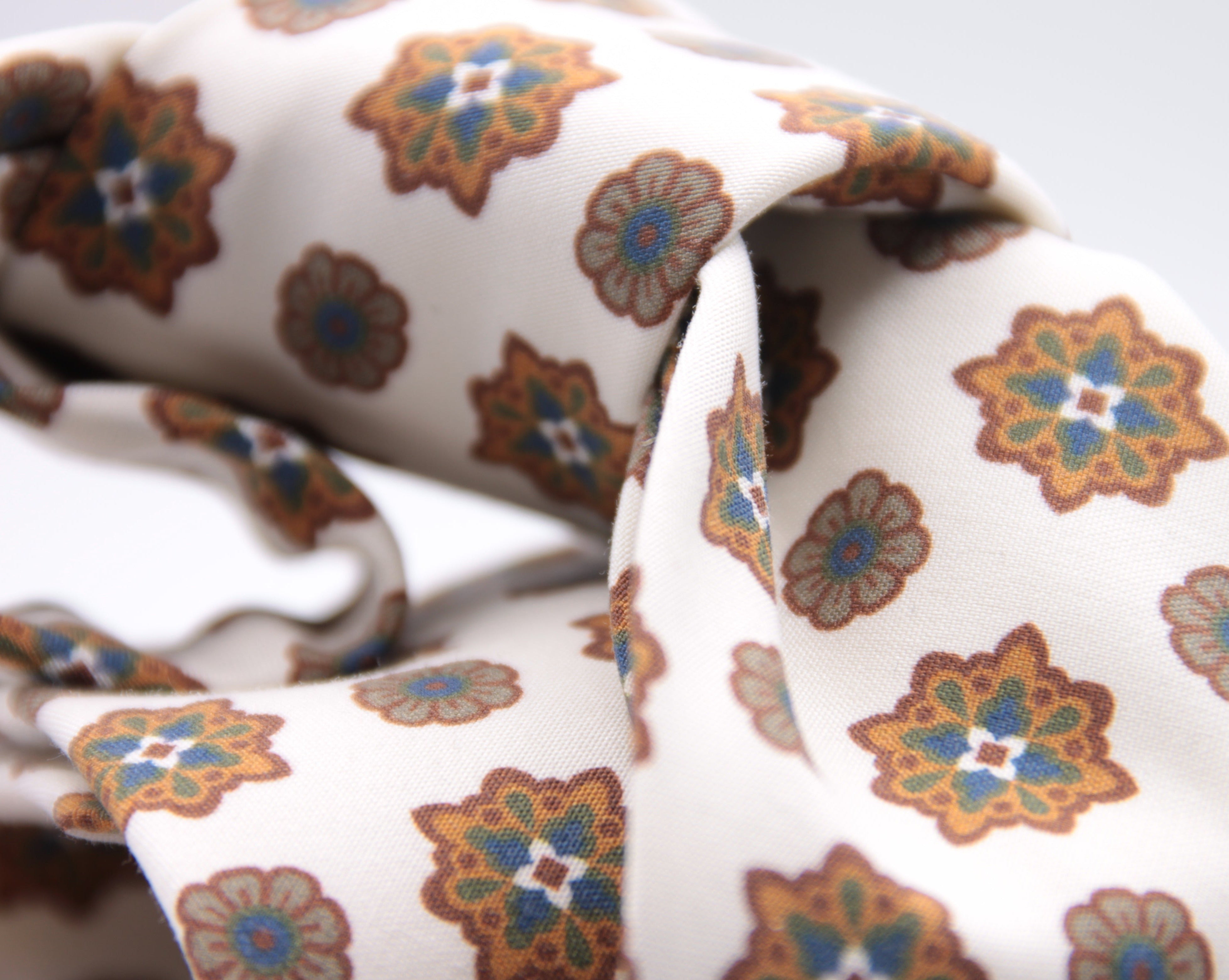 Cruciani & Bella 100% Printed Madder Silk  Italian fabric Unlined tie White, Brown and Beige Handmade in Italy 8 cm x 150 cm #5940
